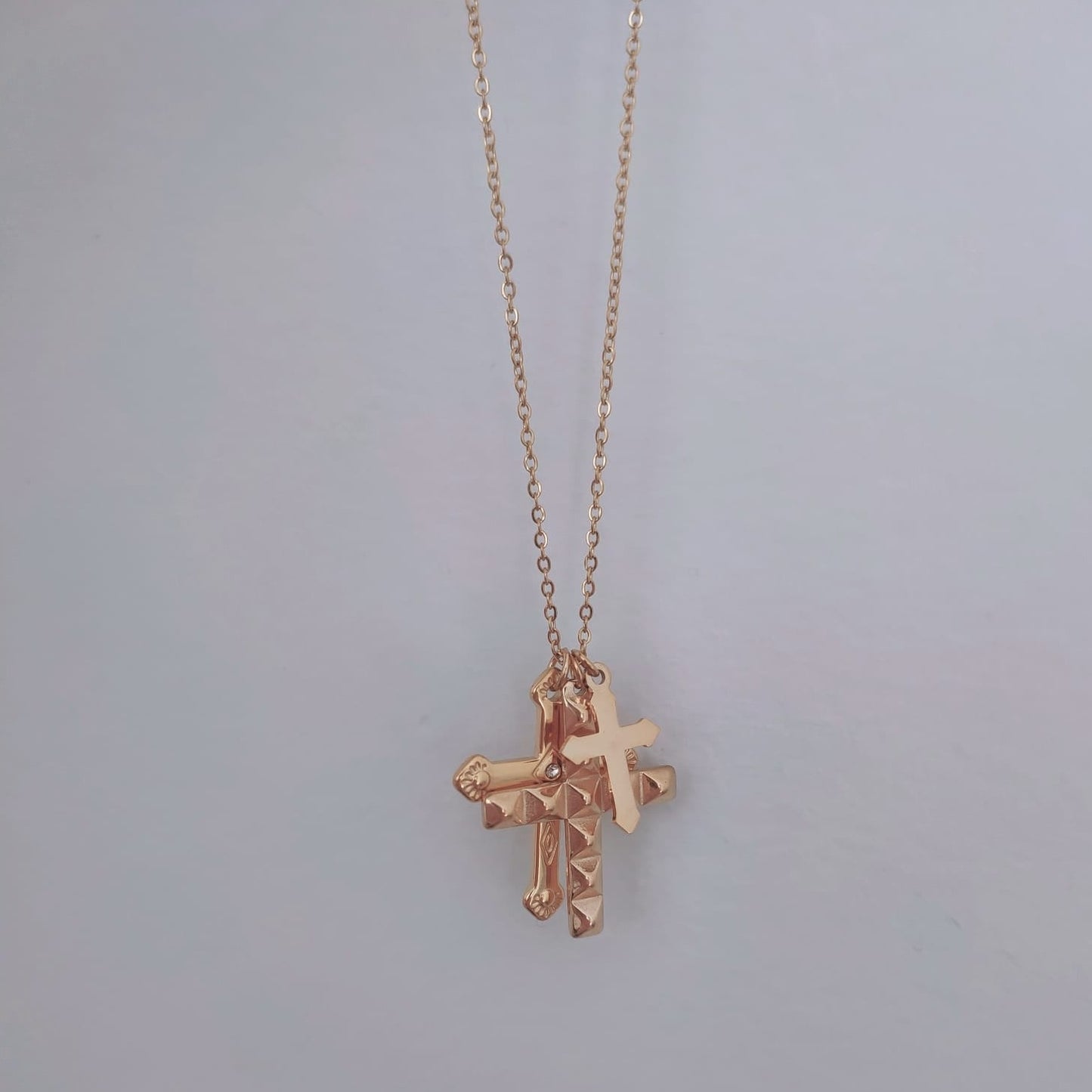 COLLAR TRES CRUCES DORADO