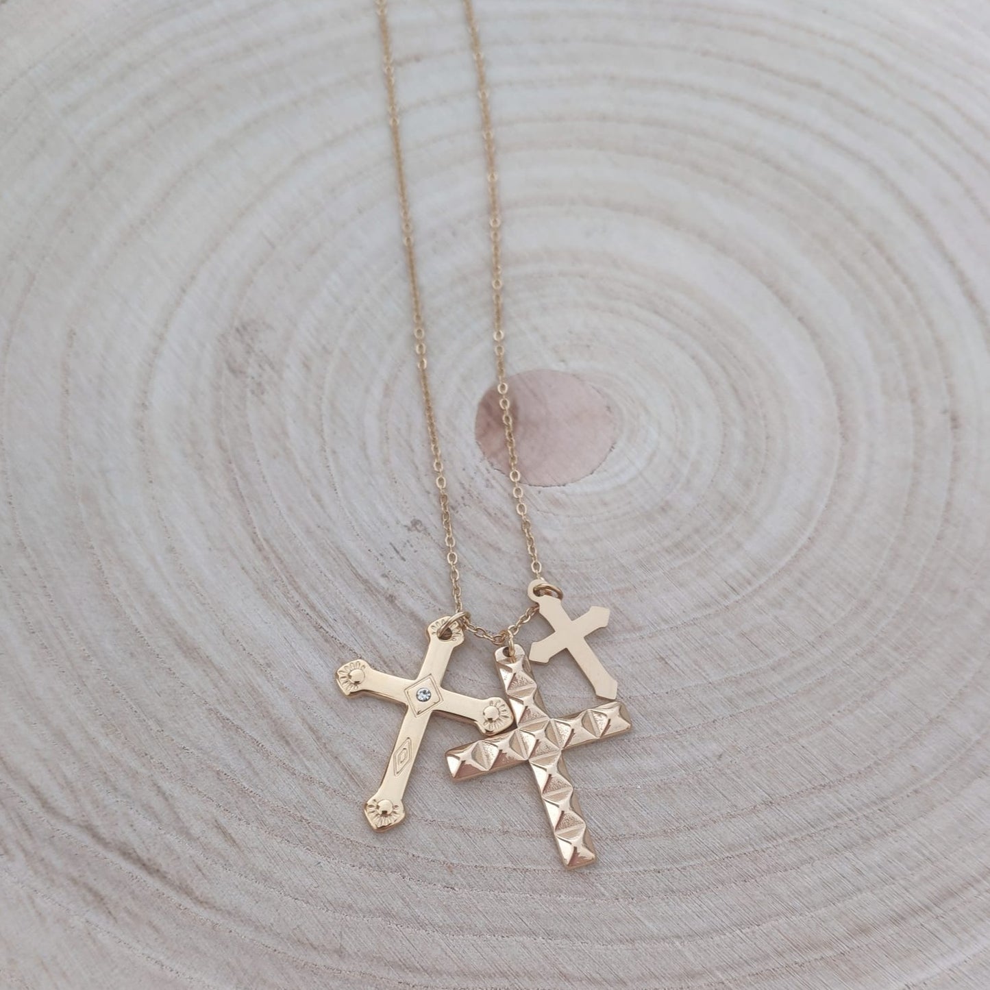 COLLAR TRES CRUCES DORADO