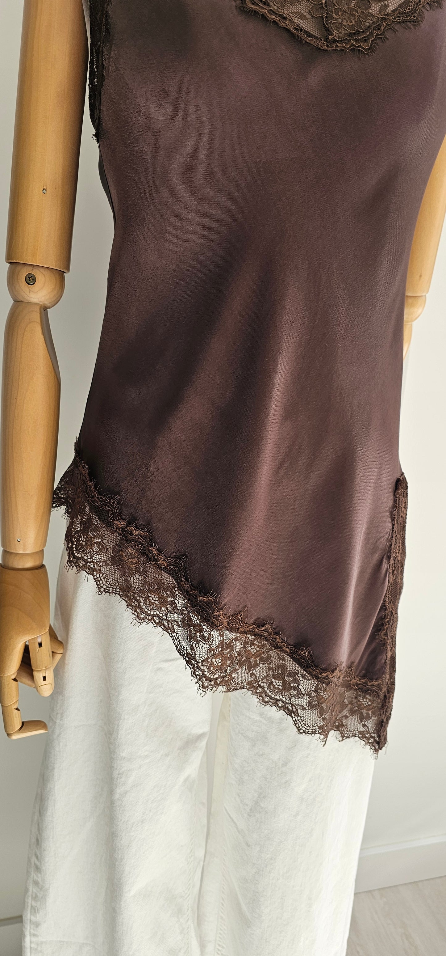 TOP LENCERO ASIMÉTRICO CHOCO