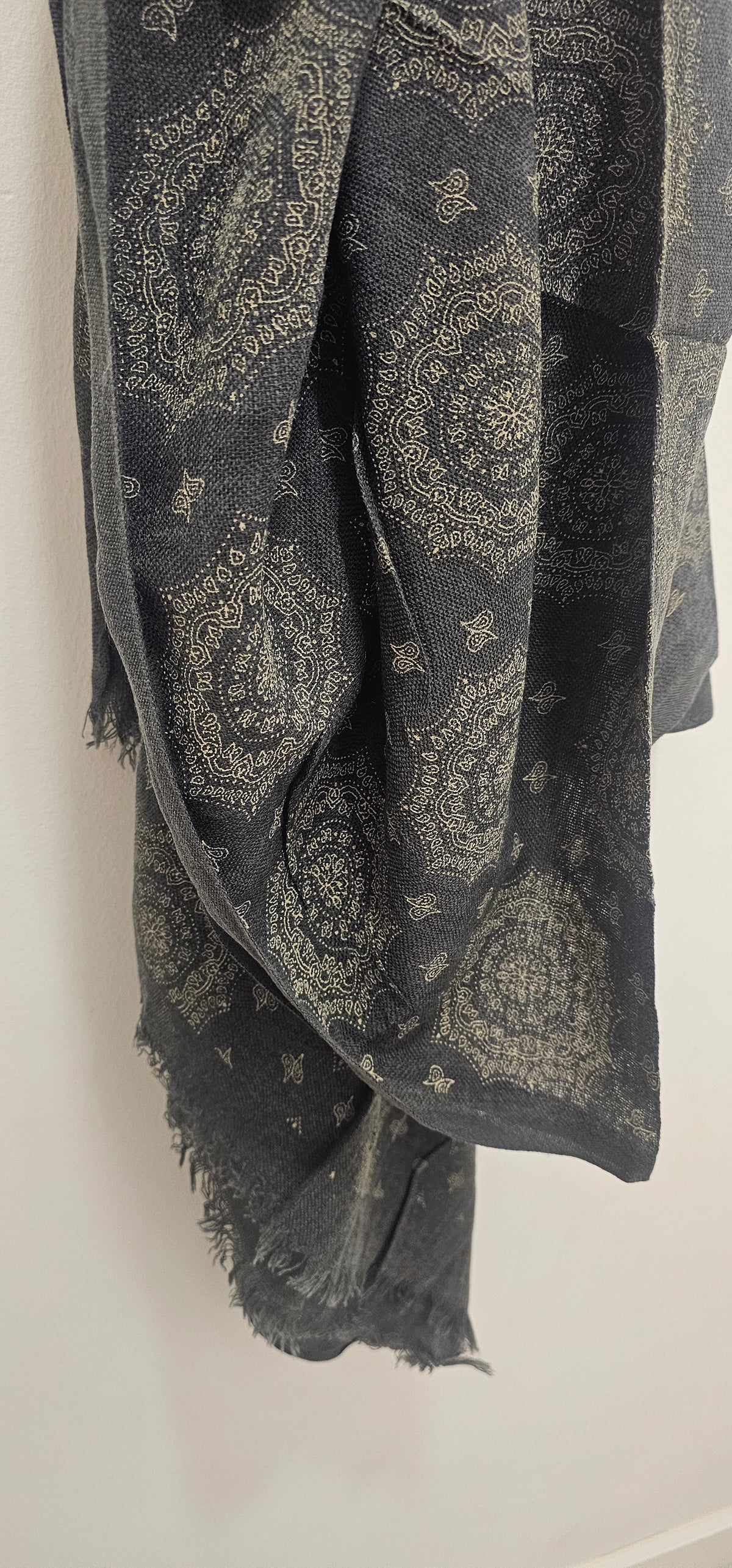 PAÑUELO PASLEY GRIS