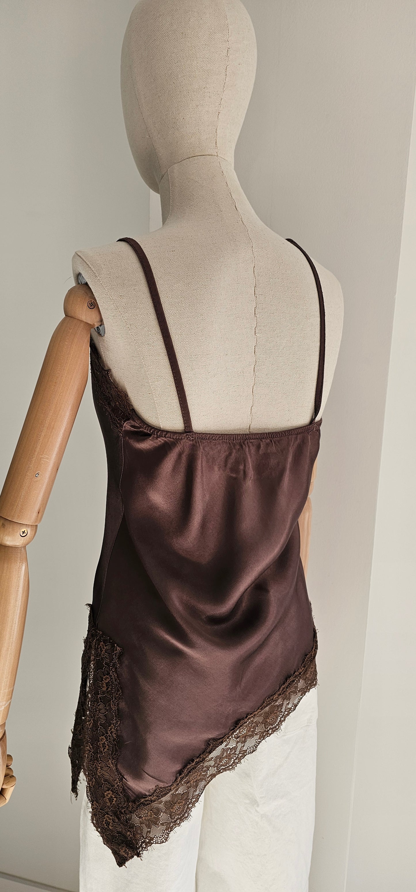 TOP LENCERO ASIMÉTRICO CHOCO