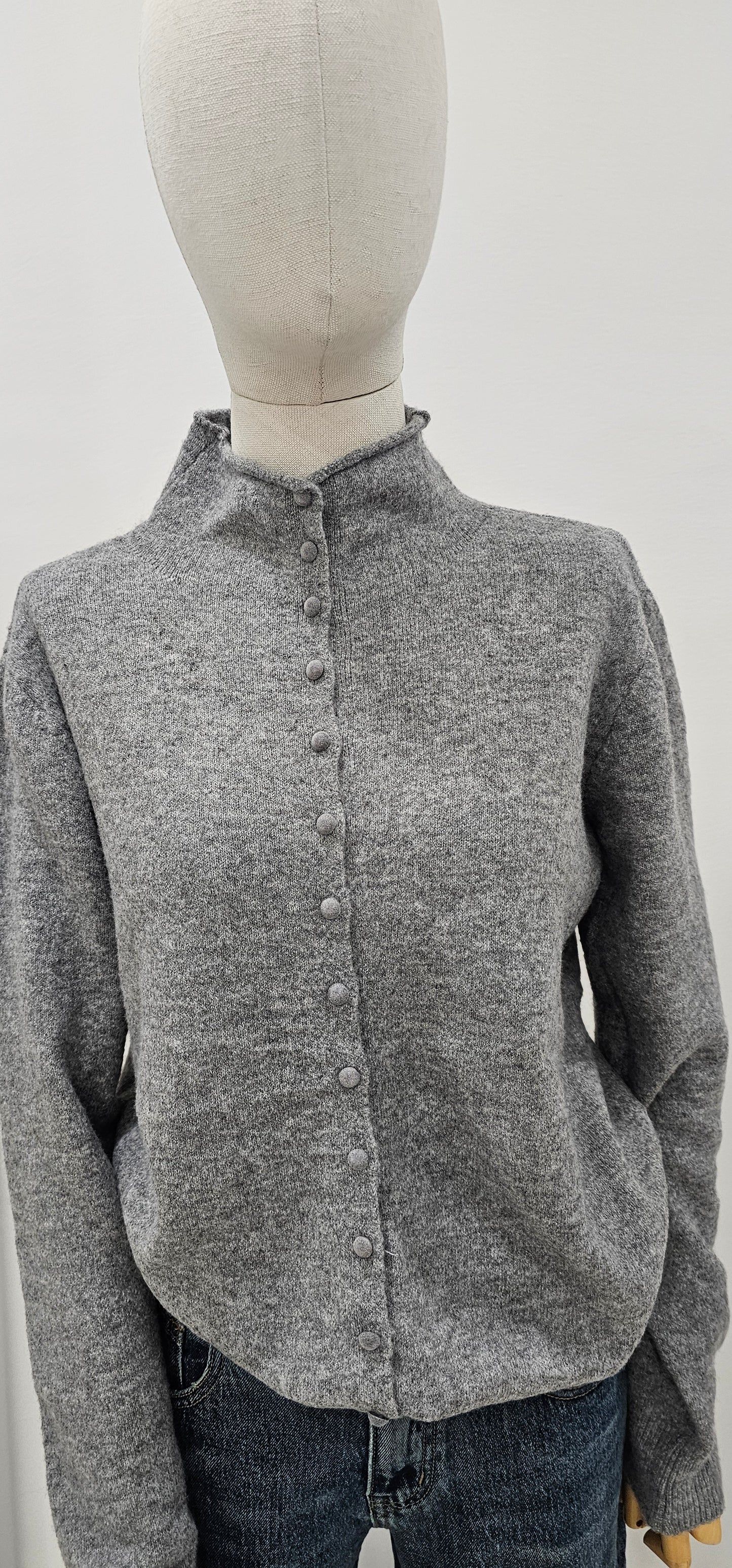 JERSEY BOTÓN GRIS