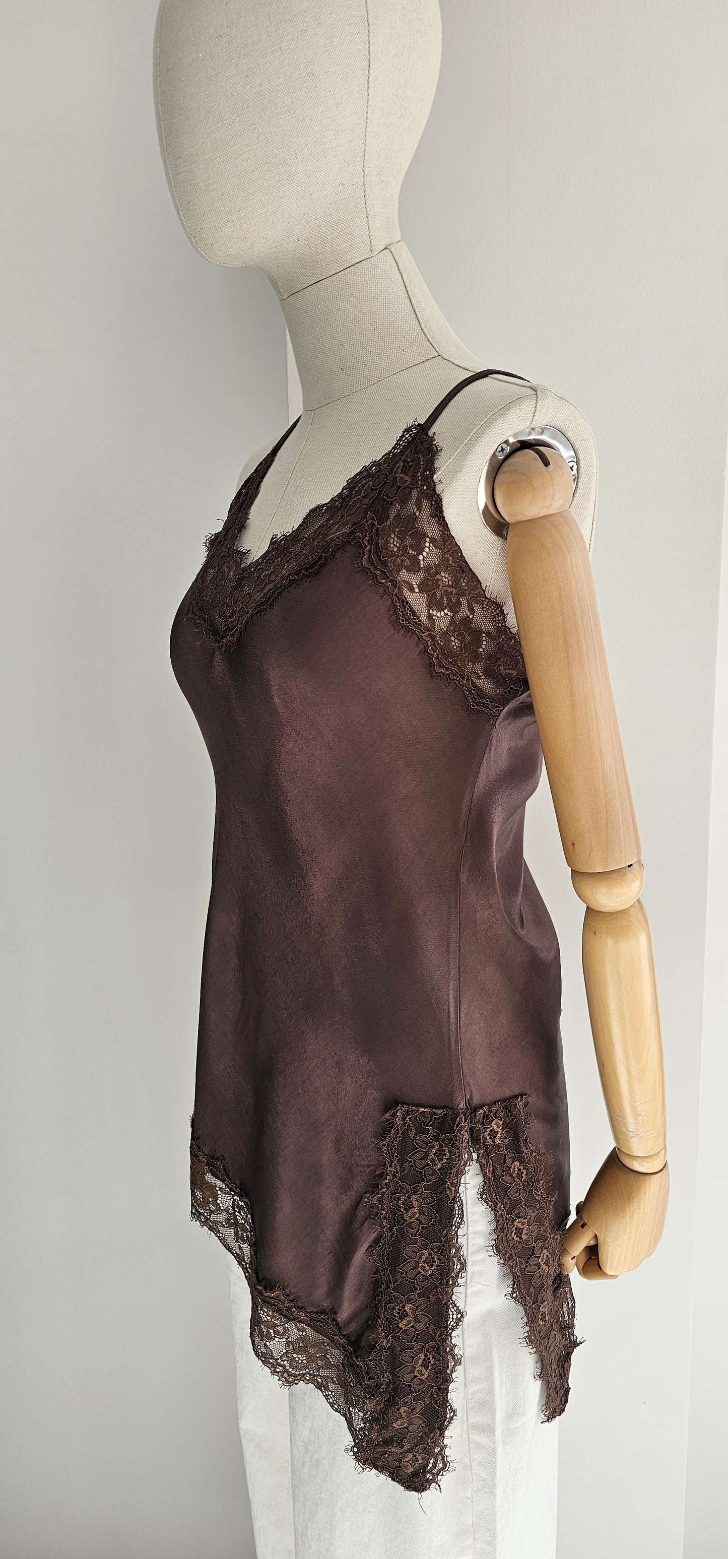 TOP LENCERO ASIMÉTRICO CHOCO