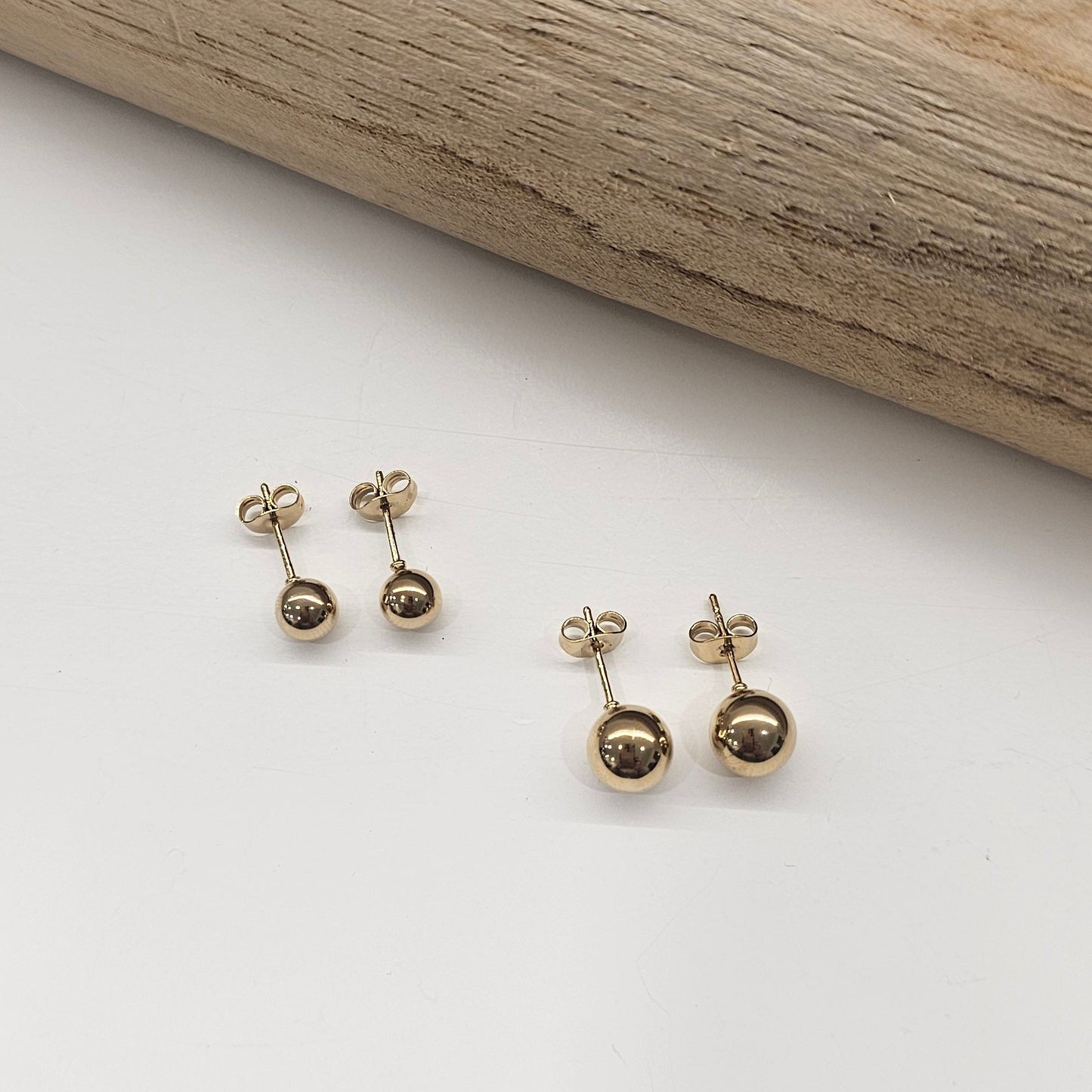 PENDIENTE BOLITA DORADA