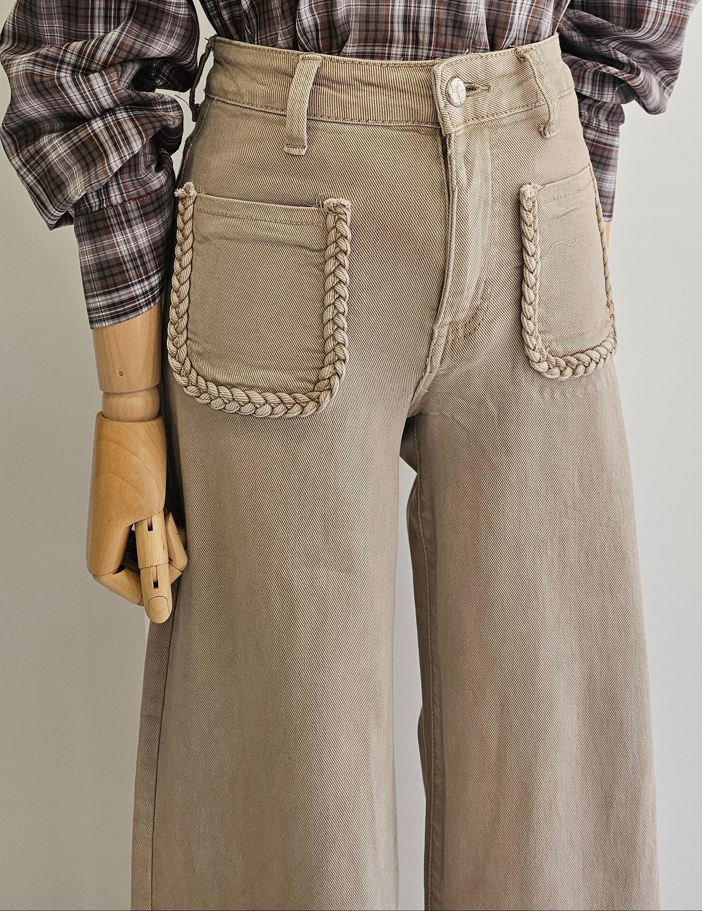 PANTALÓN BEIG TRENZADO