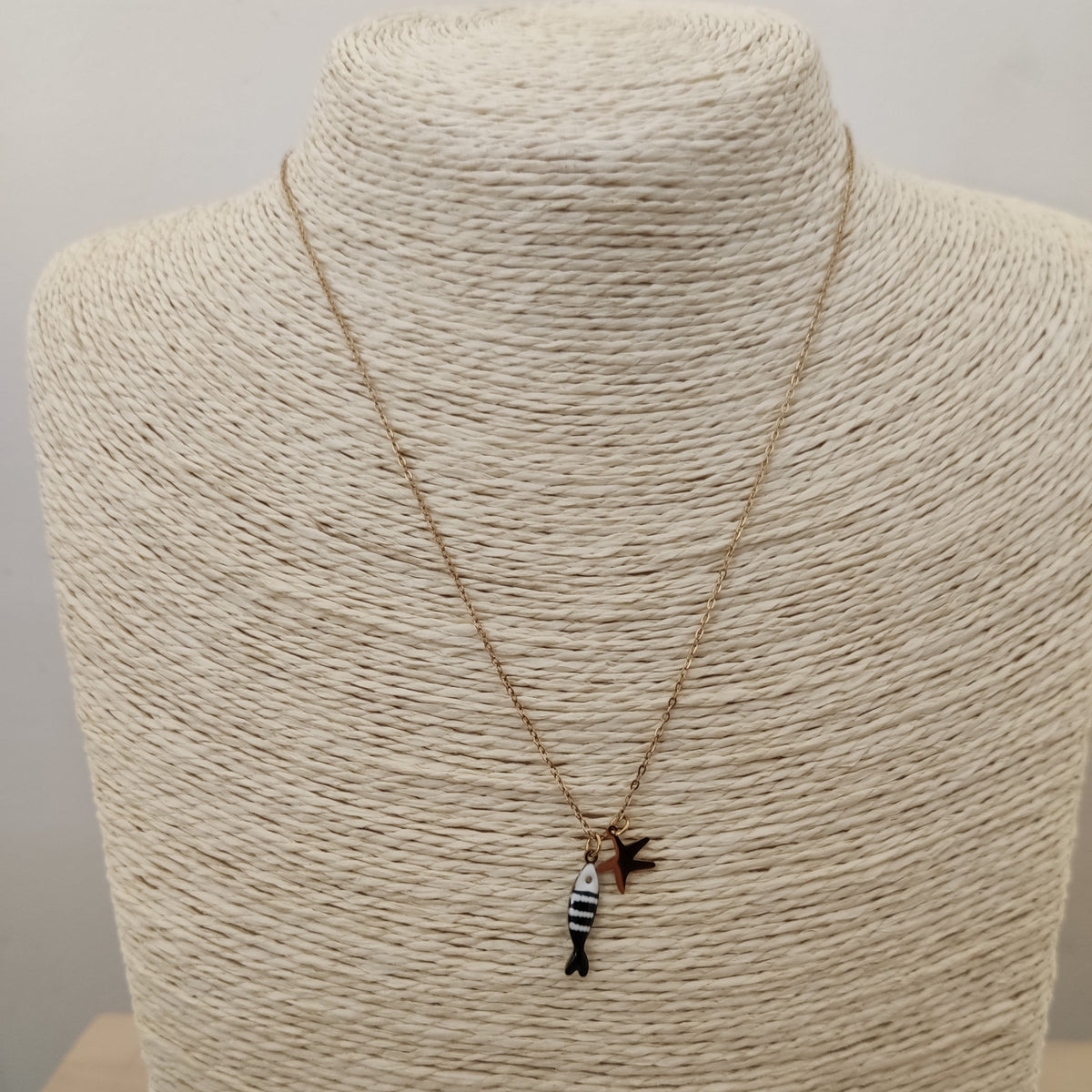 COLLAR PEZ ESTRELLA NEGRO