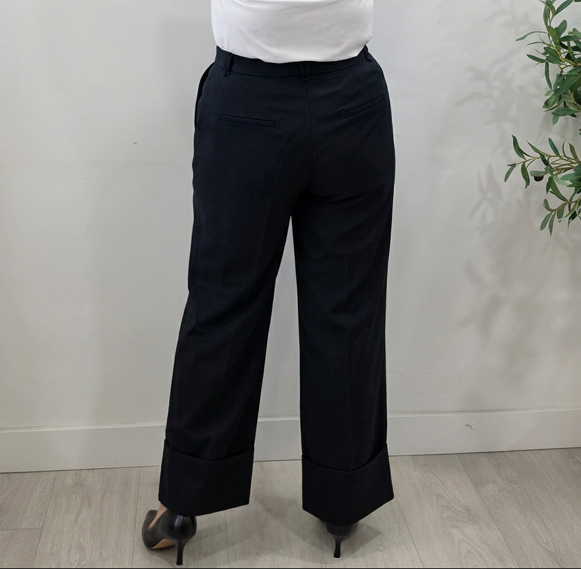 PANTALÓN VUELTA NEGRO