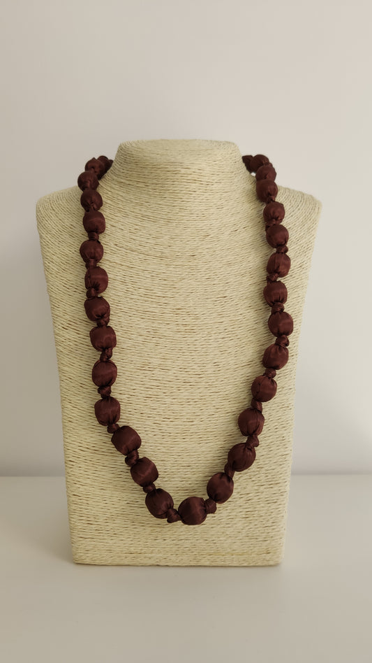 COLLAR BOLITAS CHOCO