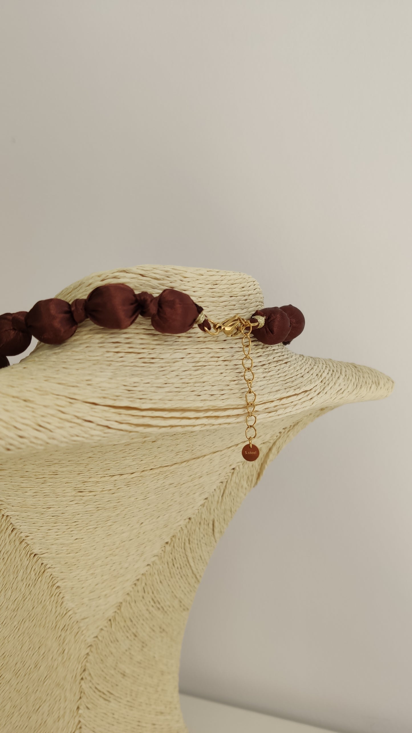 COLLAR BOLITAS CHOCO