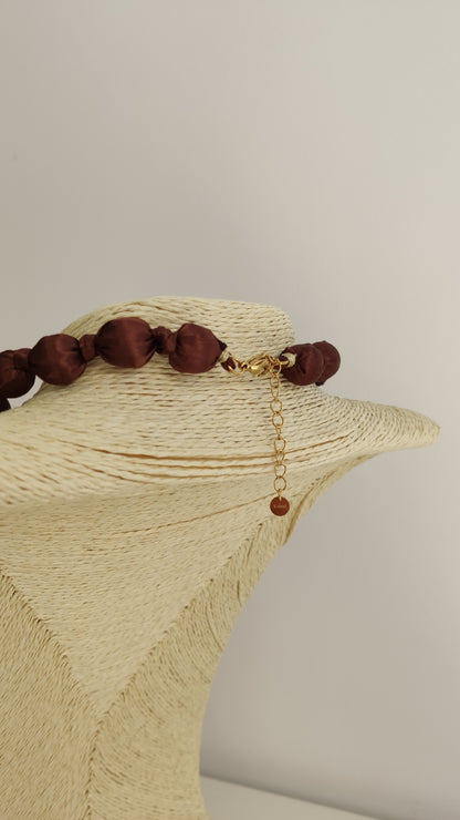 COLLAR BOLITAS CHOCO