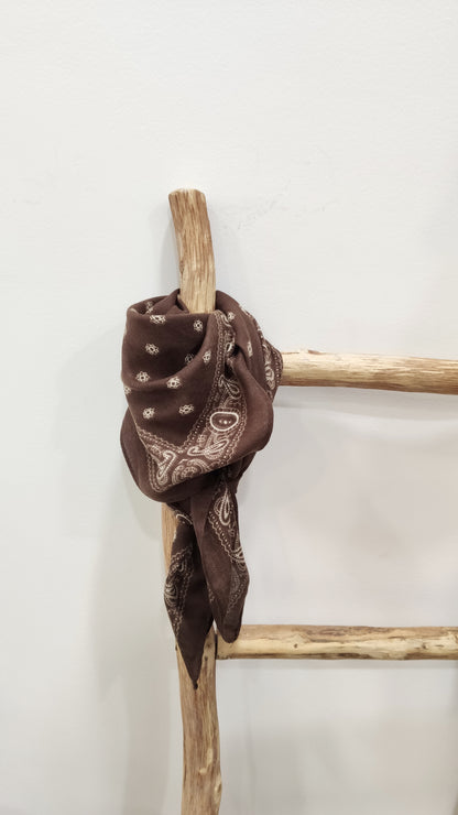 PAÑUELO MARRÓN