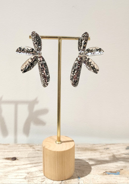 PENDIENTE PÉTALO PLATA