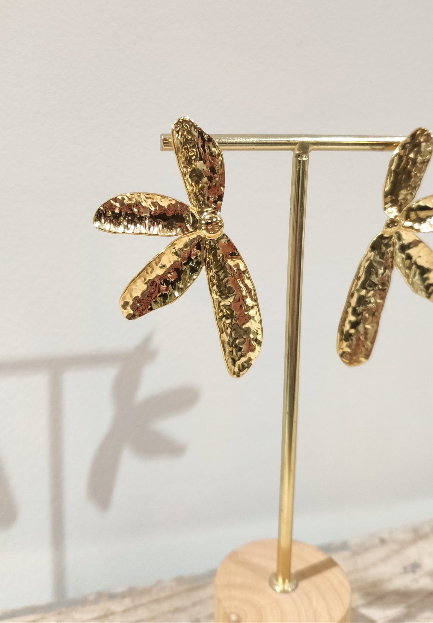 PENDIENTE PÉTALO ORO