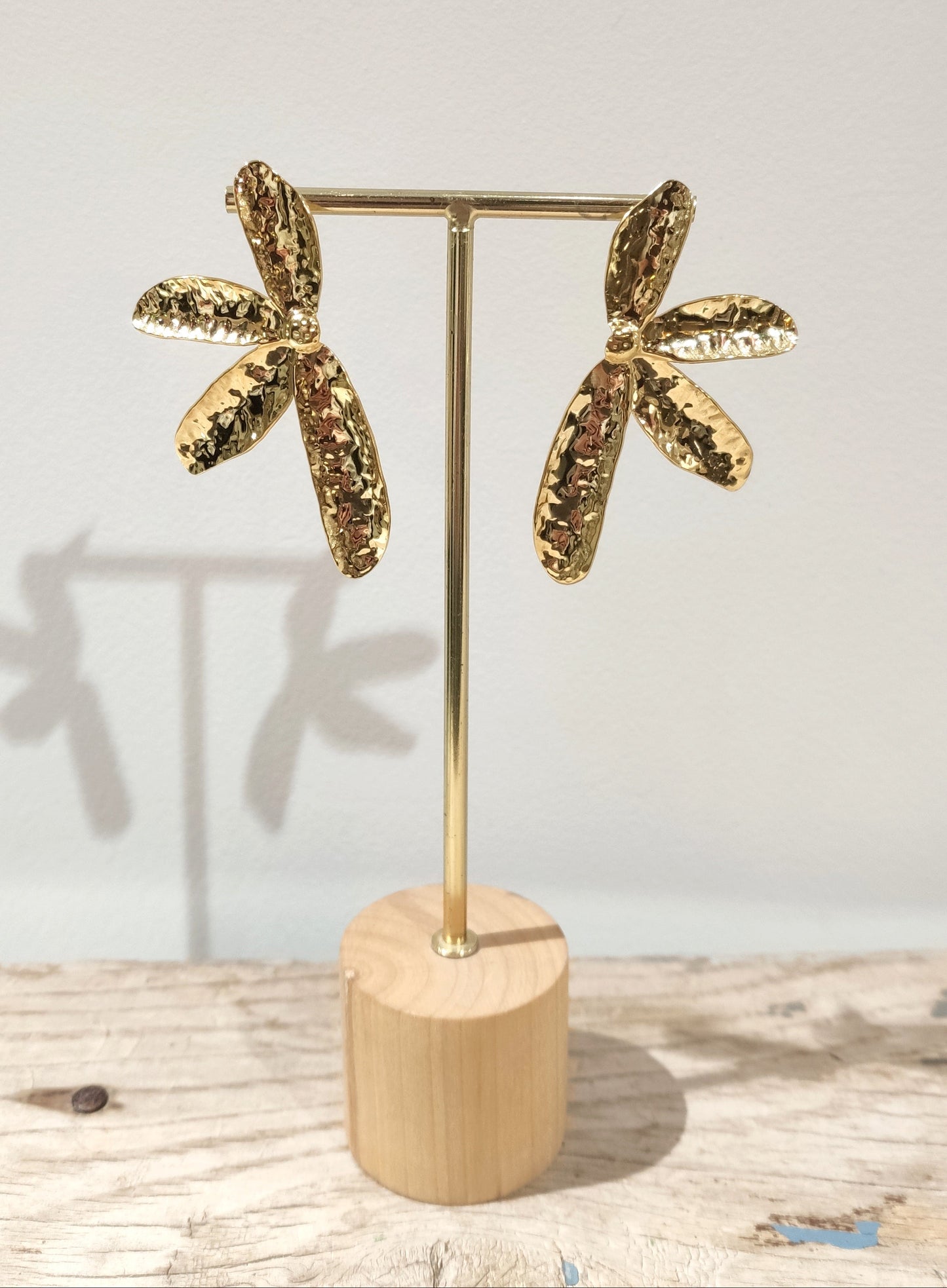 PENDIENTE PÉTALO ORO