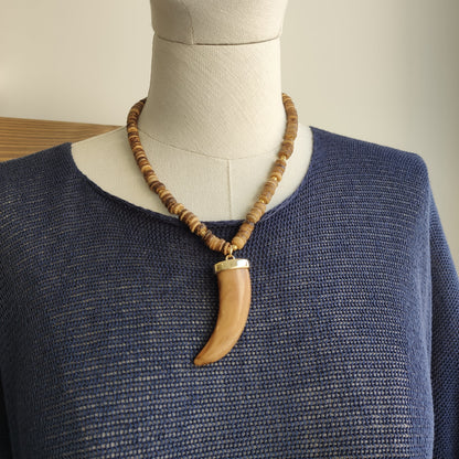 COLLAR CUERNO MADERA