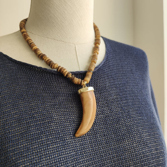 COLLAR CUERNO MADERA