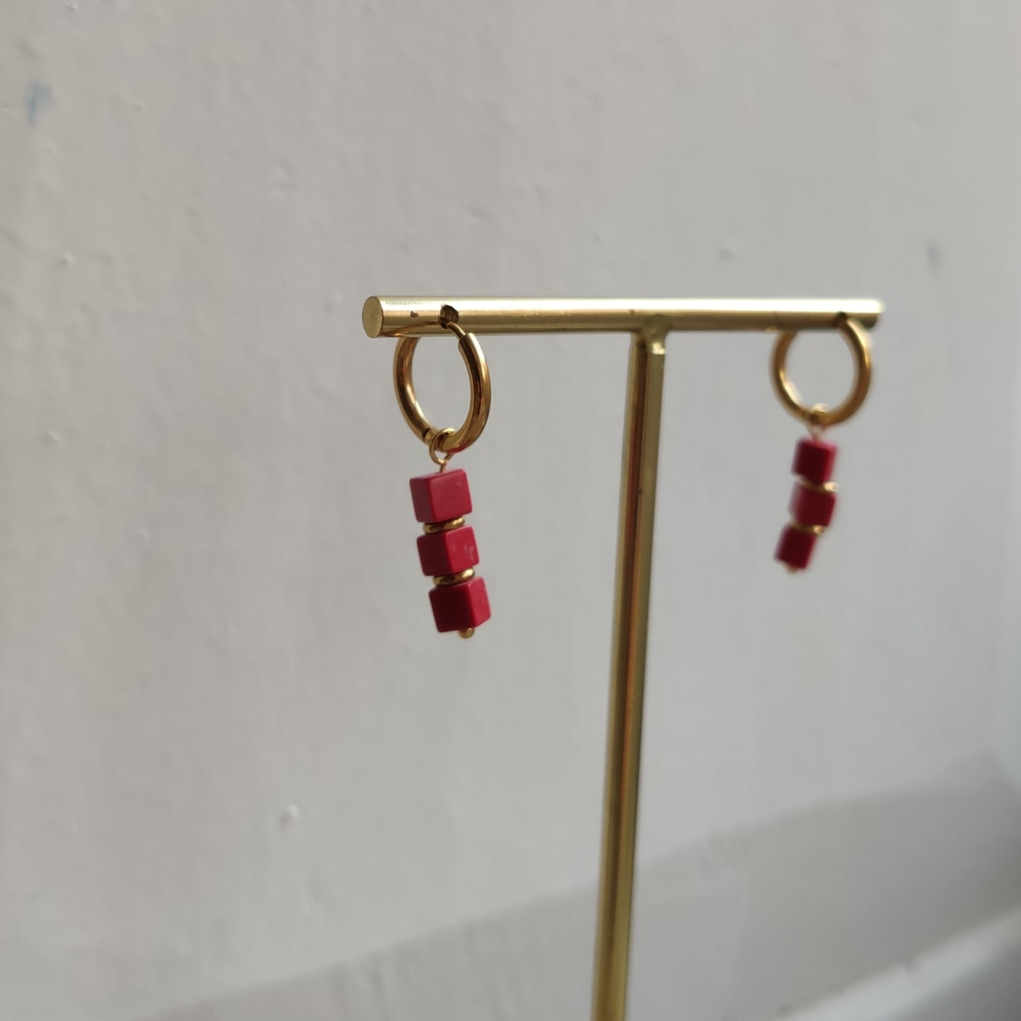 PENDIENTE CUBO ROJO