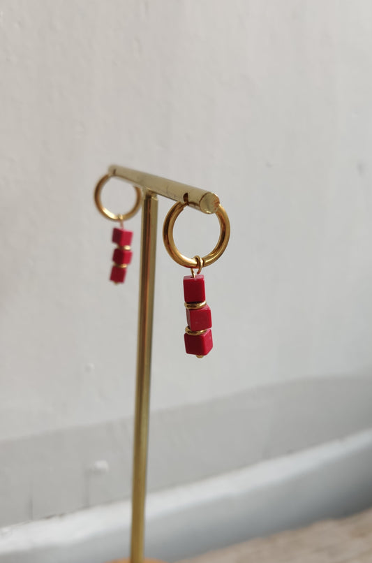 PENDIENTE CUBO ROJO