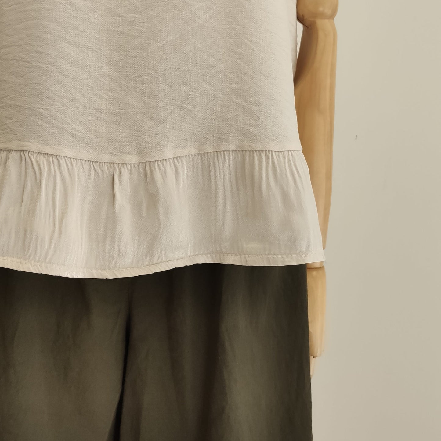 BLUSA VOLANTE BEIGE