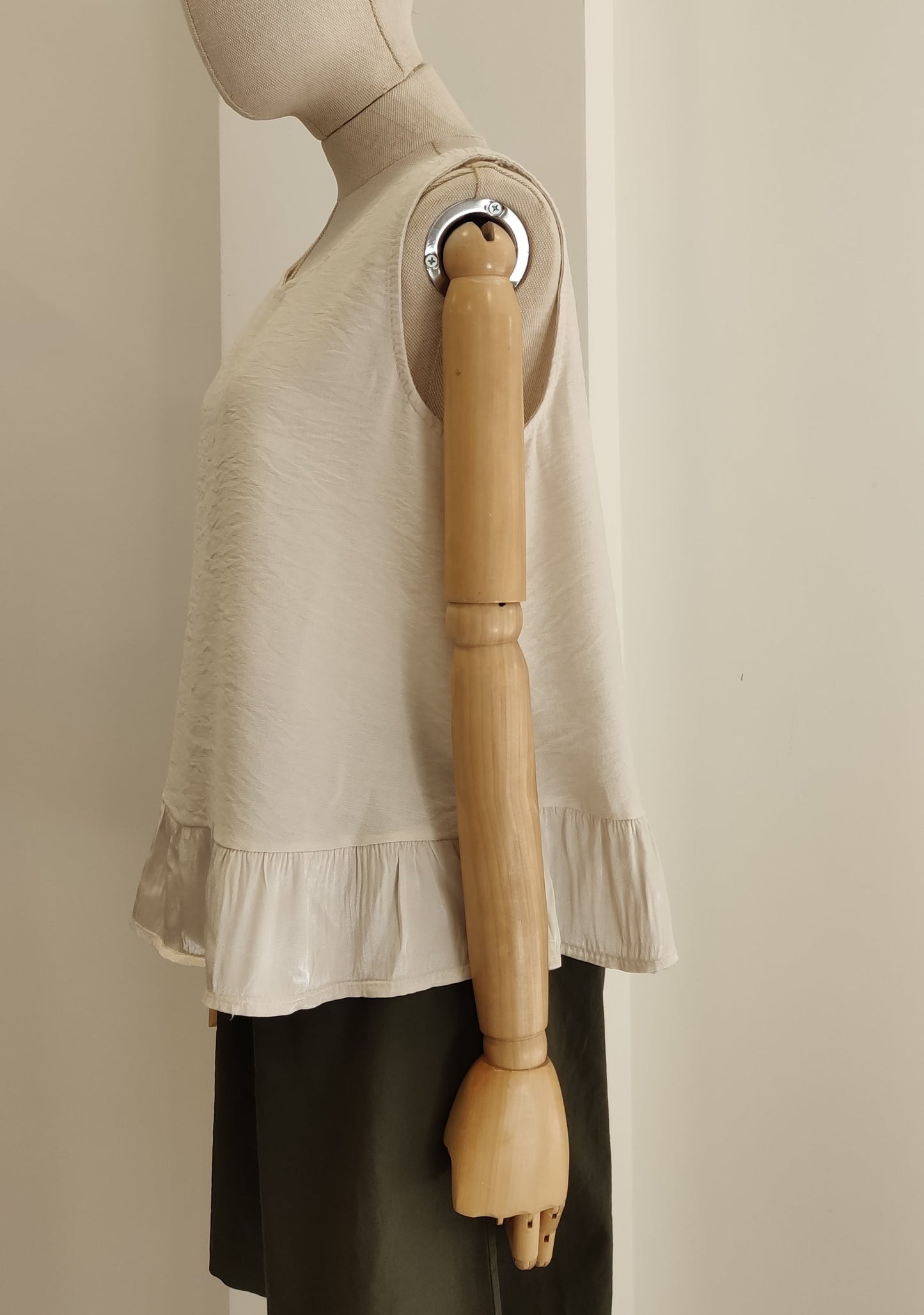 BLUSA VOLANTE BEIGE