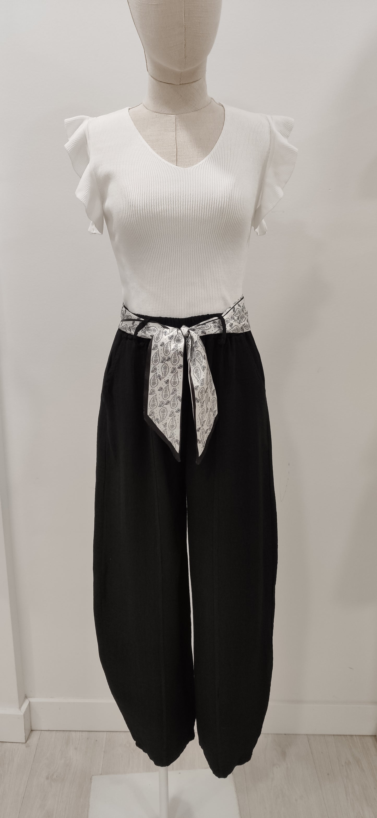 PANTALÓN BARREL NEGRO