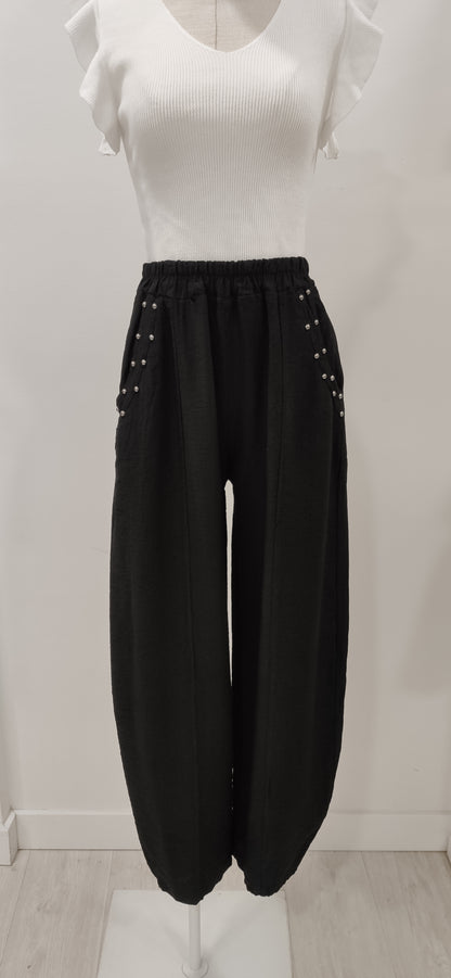 PANTALÓN BARREL TACHAS