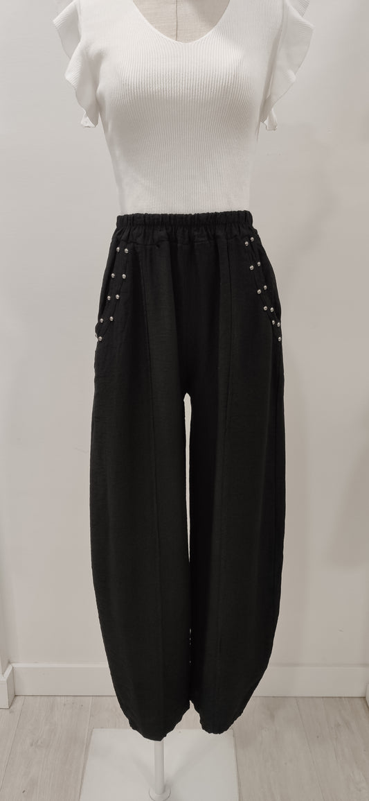 PANTALÓN BARREL TACHAS