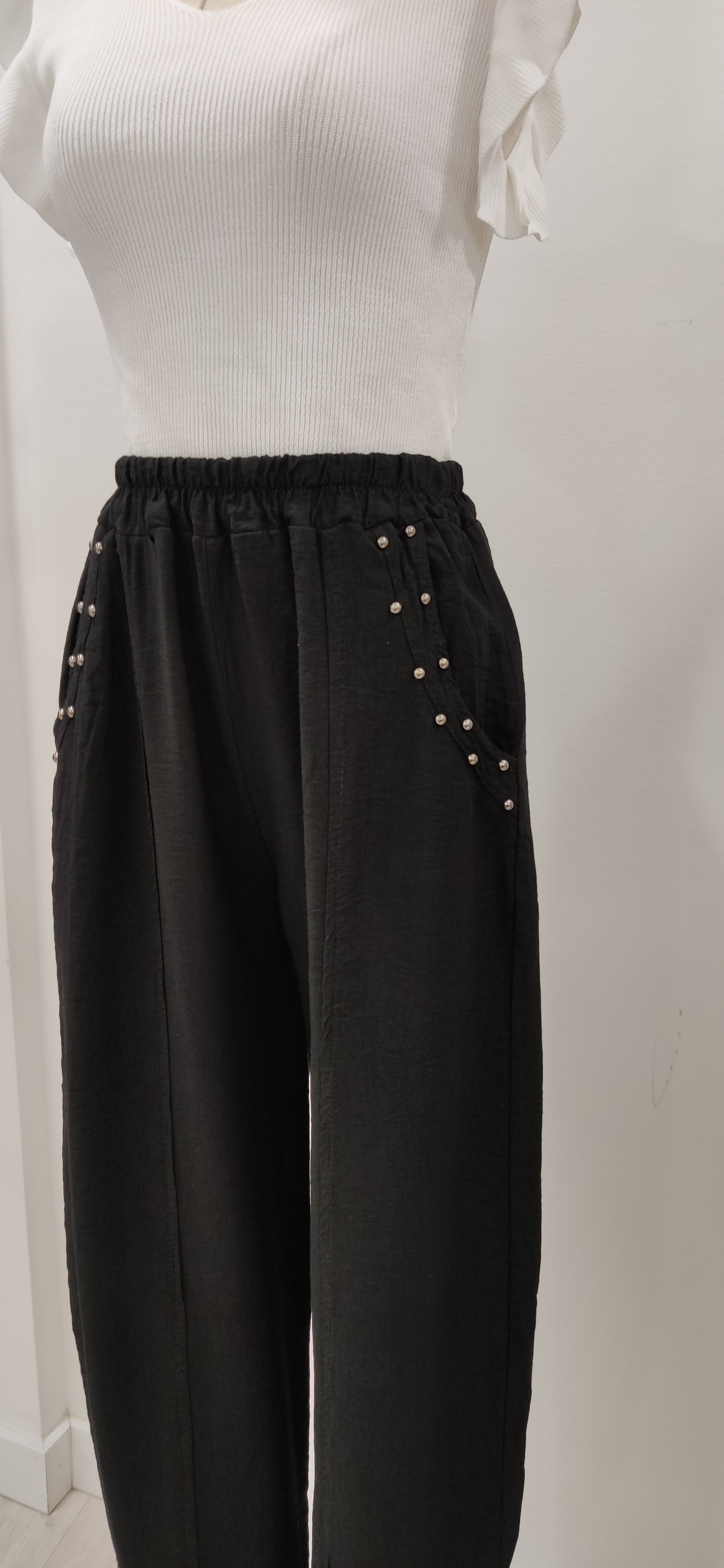 PANTALÓN BARREL TACHAS