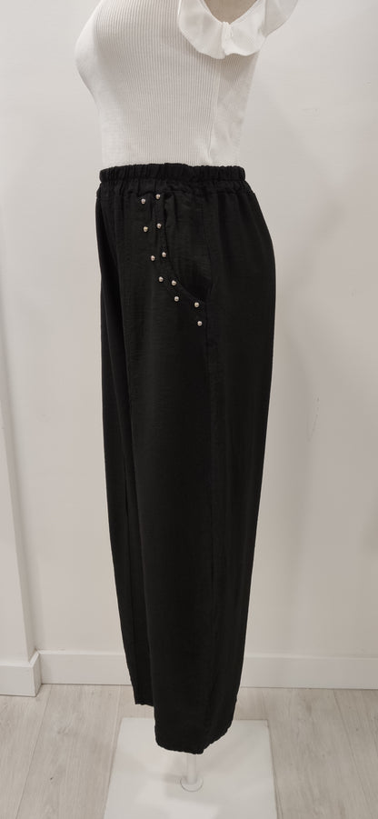 PANTALÓN BARREL TACHAS