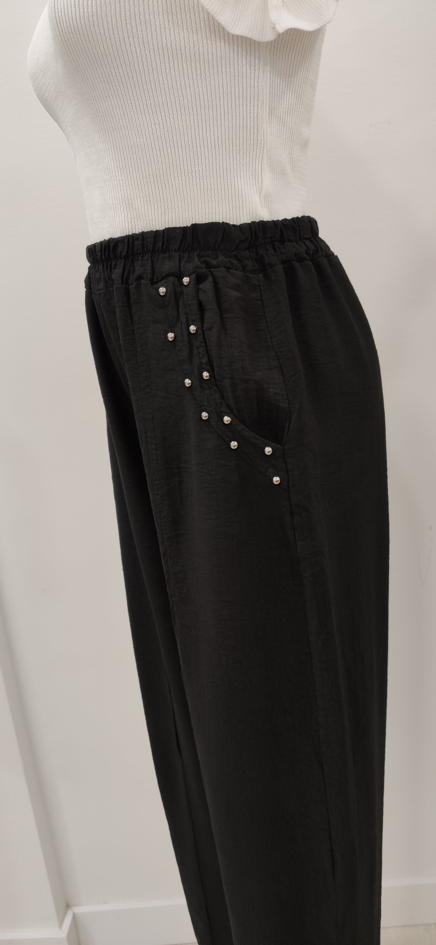 PANTALÓN BARREL TACHAS