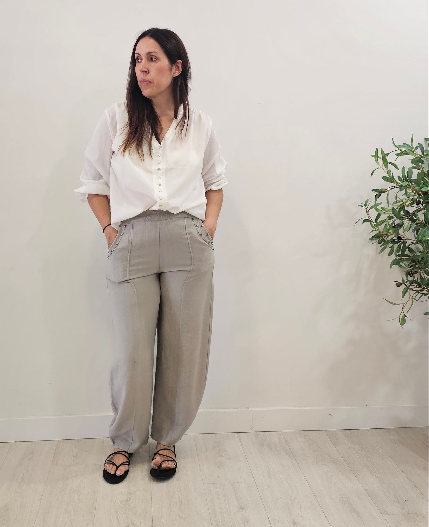 PANTALÓN BARREL TACHAS