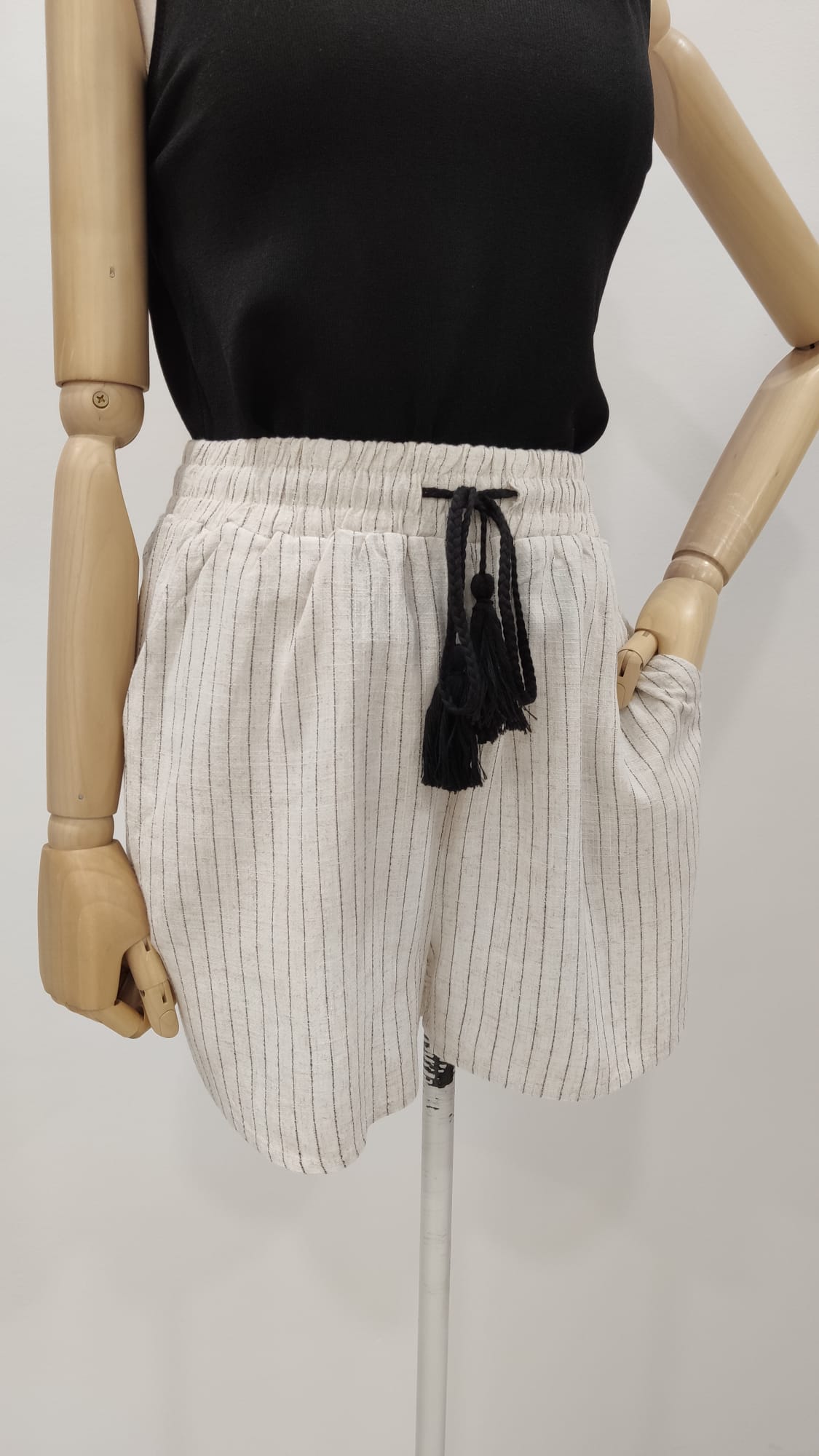 SHORT RAYAS