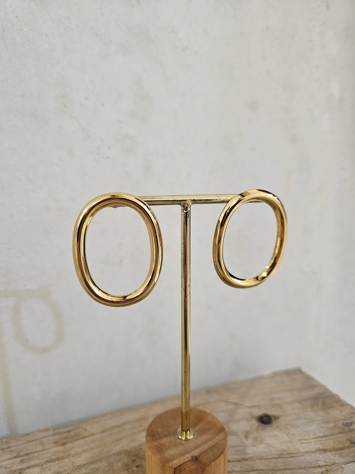 PENDIENTE ESFERICO DORADO