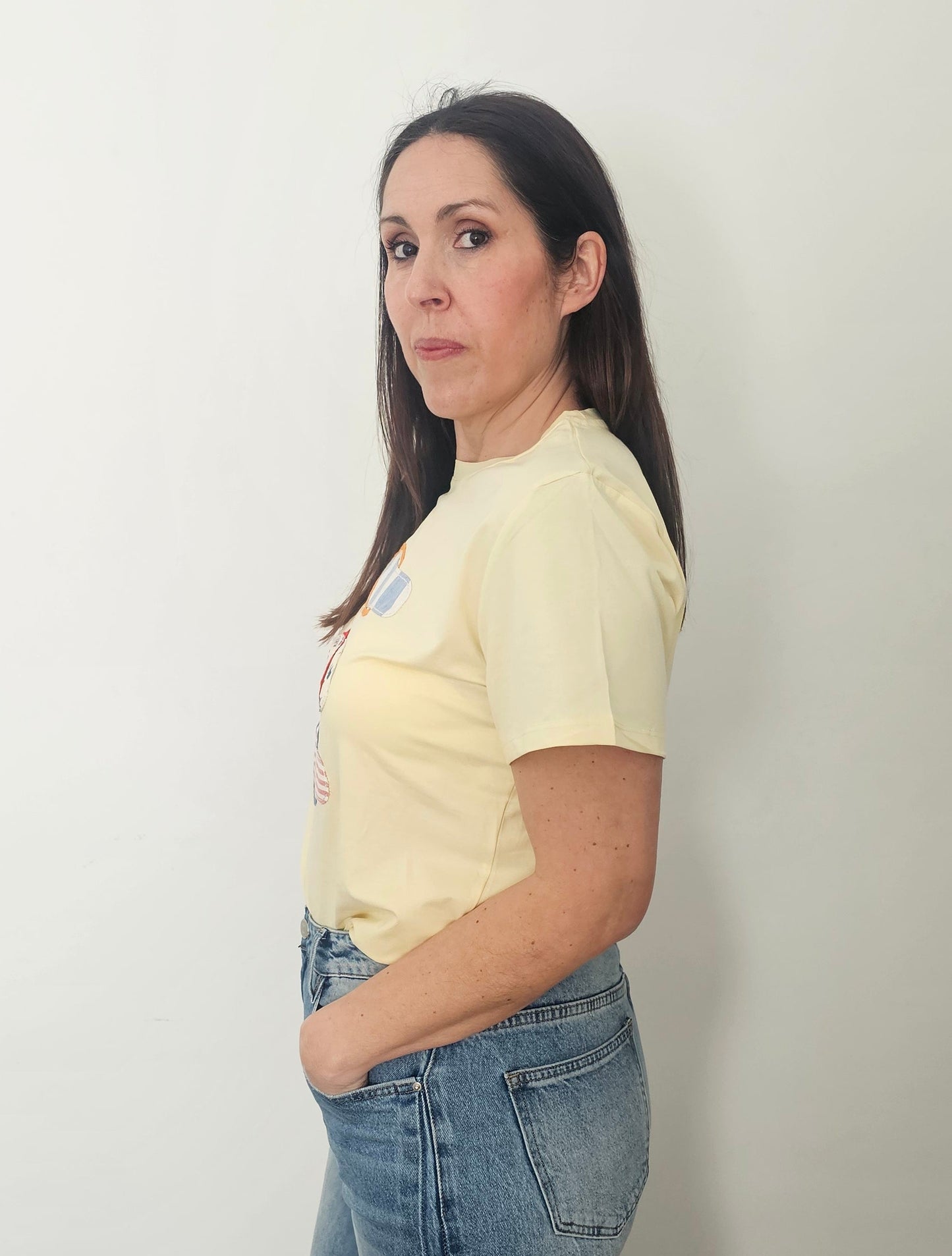 CAMISETA CHANCLAS ANARILLAS