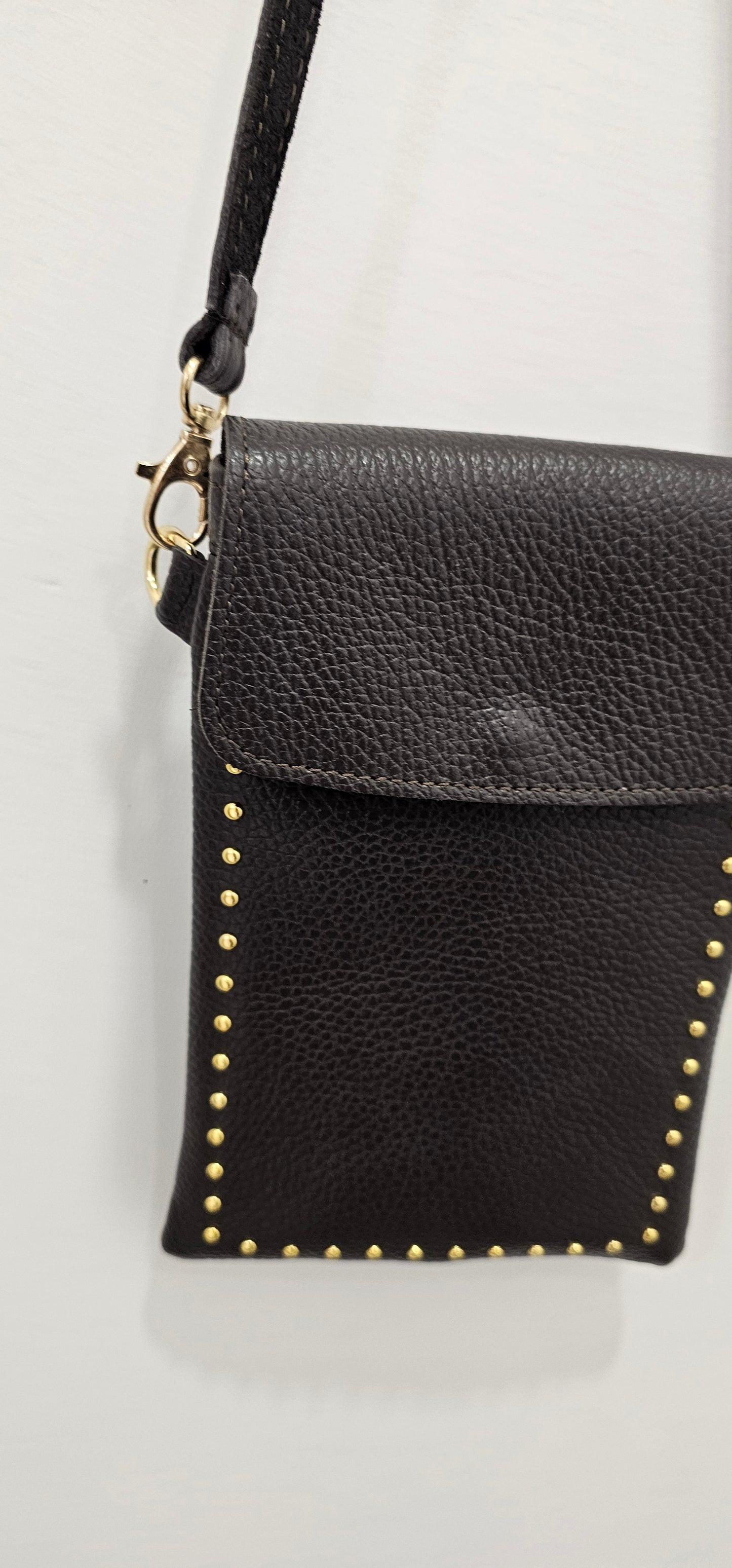 BOLSO TACHUELAS CHOCOLATE