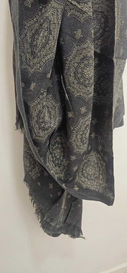 PAÑUELO PASLEY GRIS