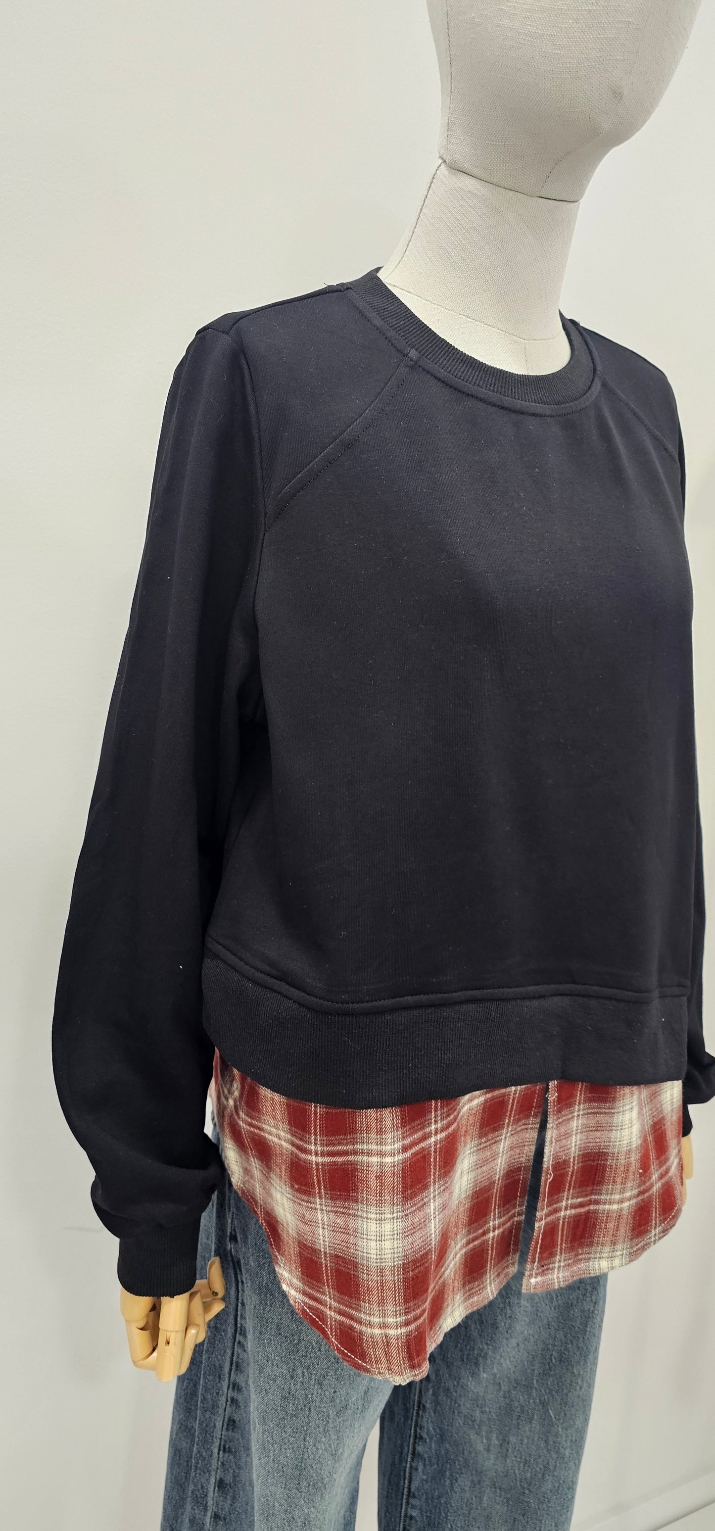 SUDADERA NEGRA