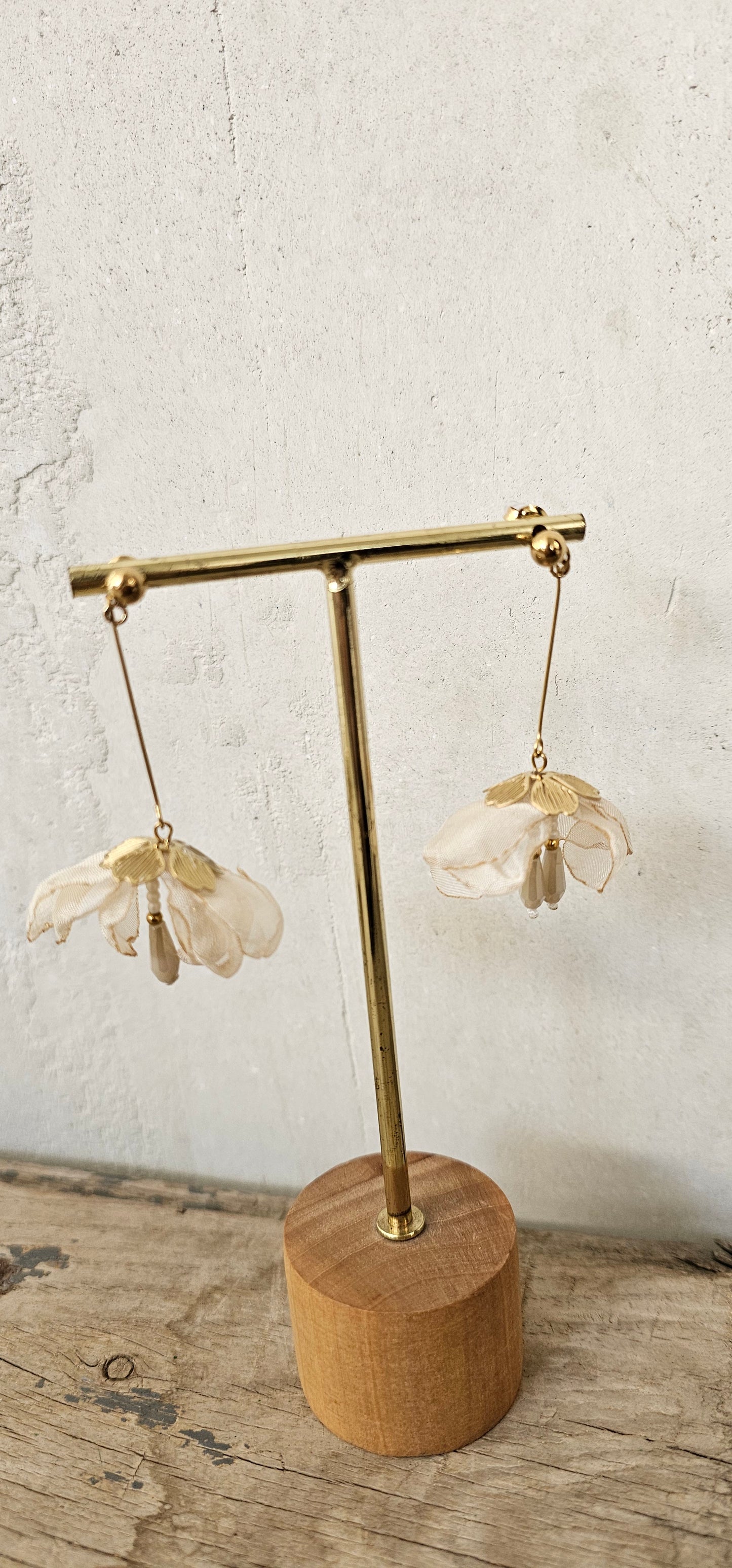 PENDIENTE CAMPANILLA BEIGE