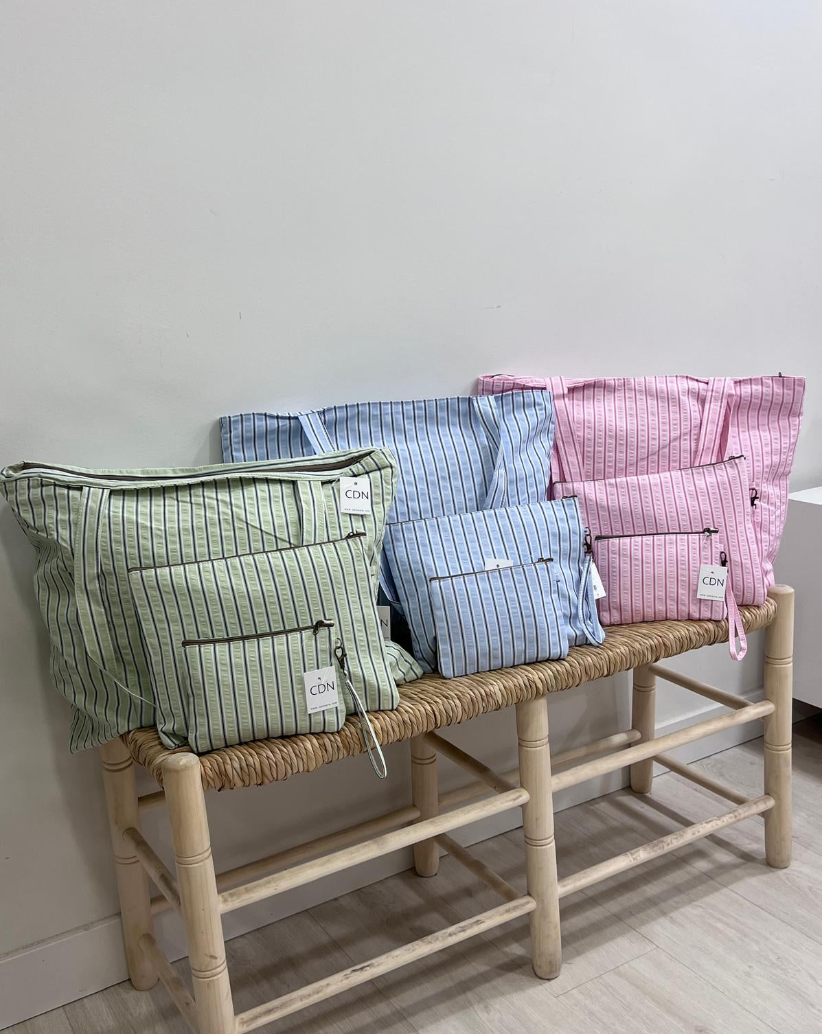 BOLSA Y NECESERES AZUL