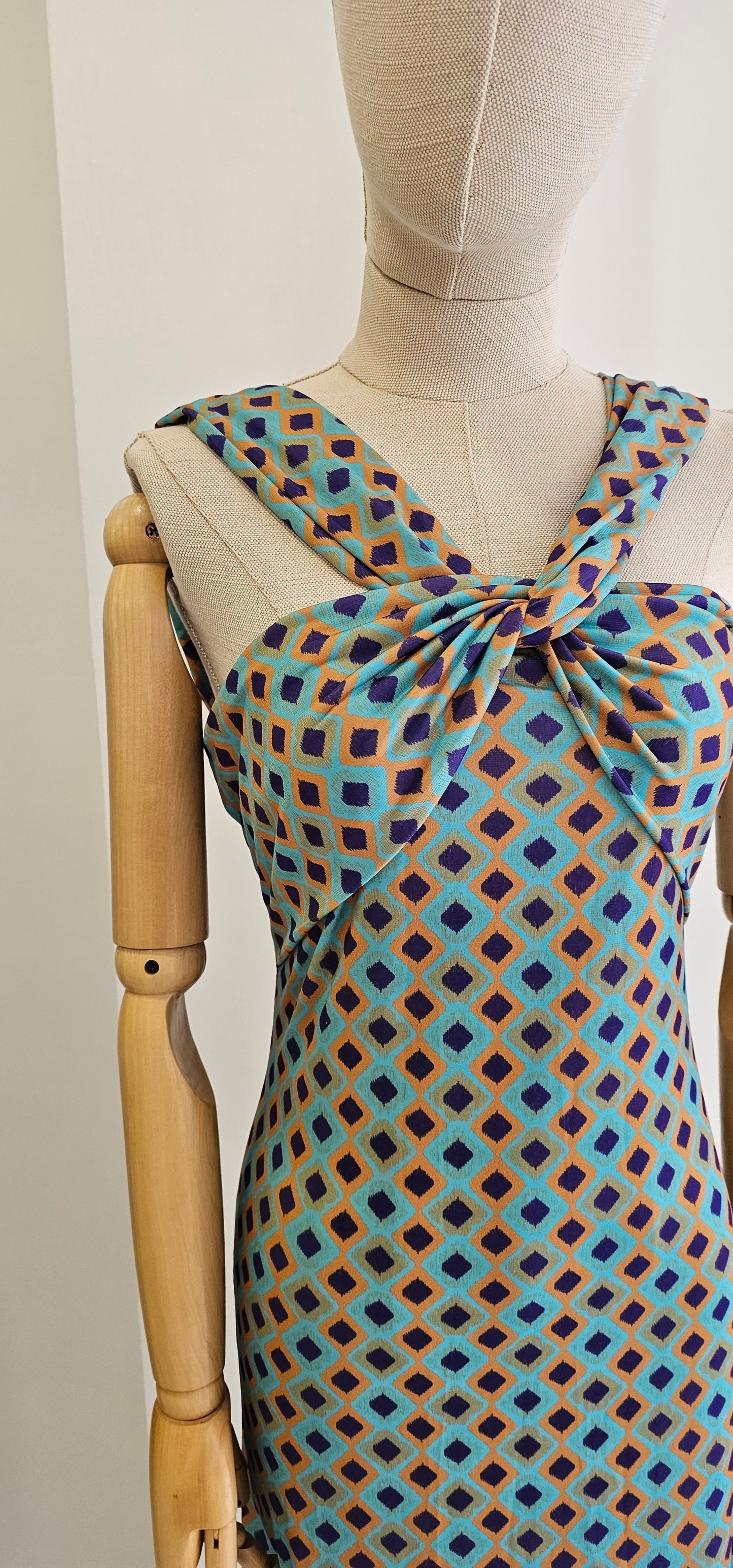VESTIDO COMILLAS