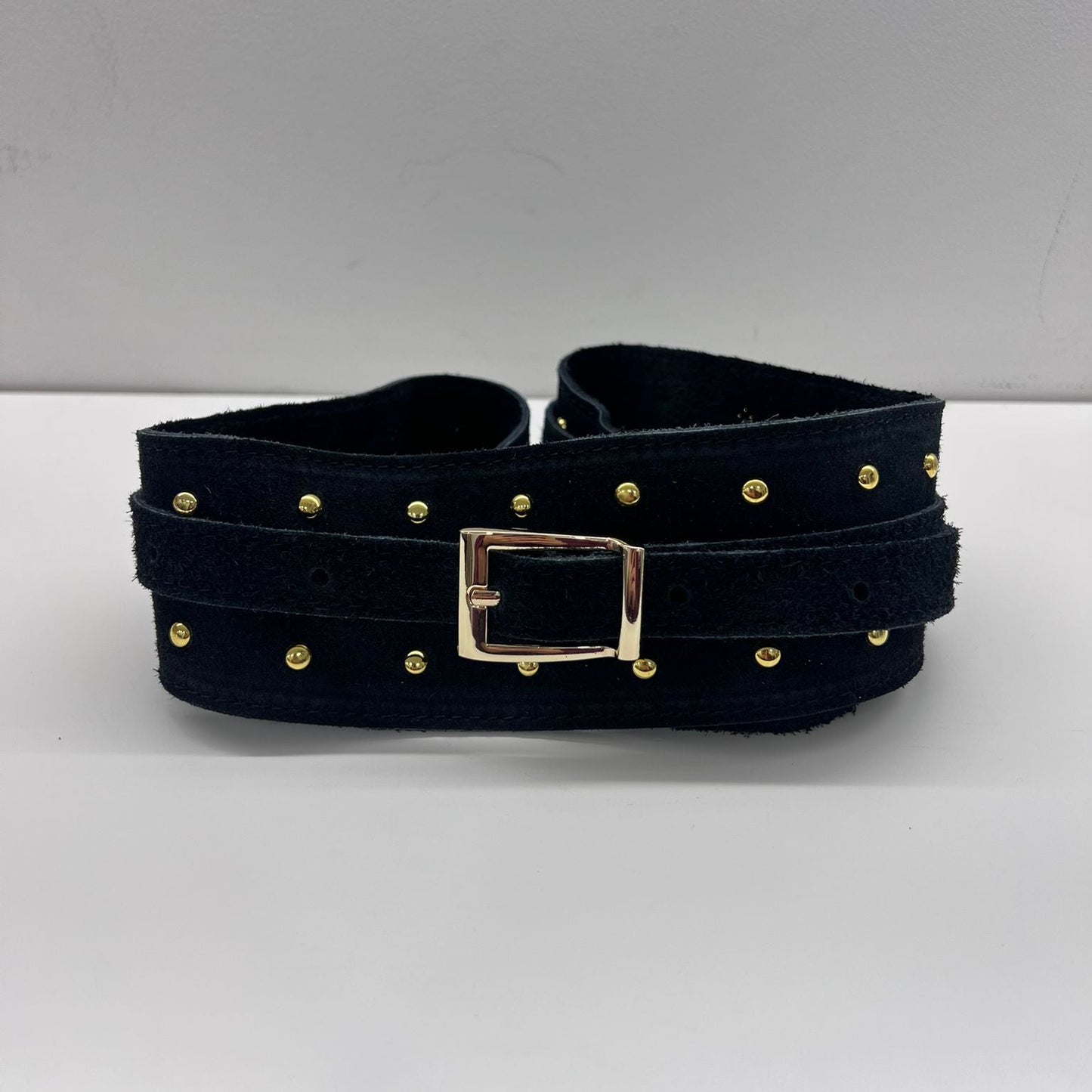 CINTURÓN PIEL TACHAS