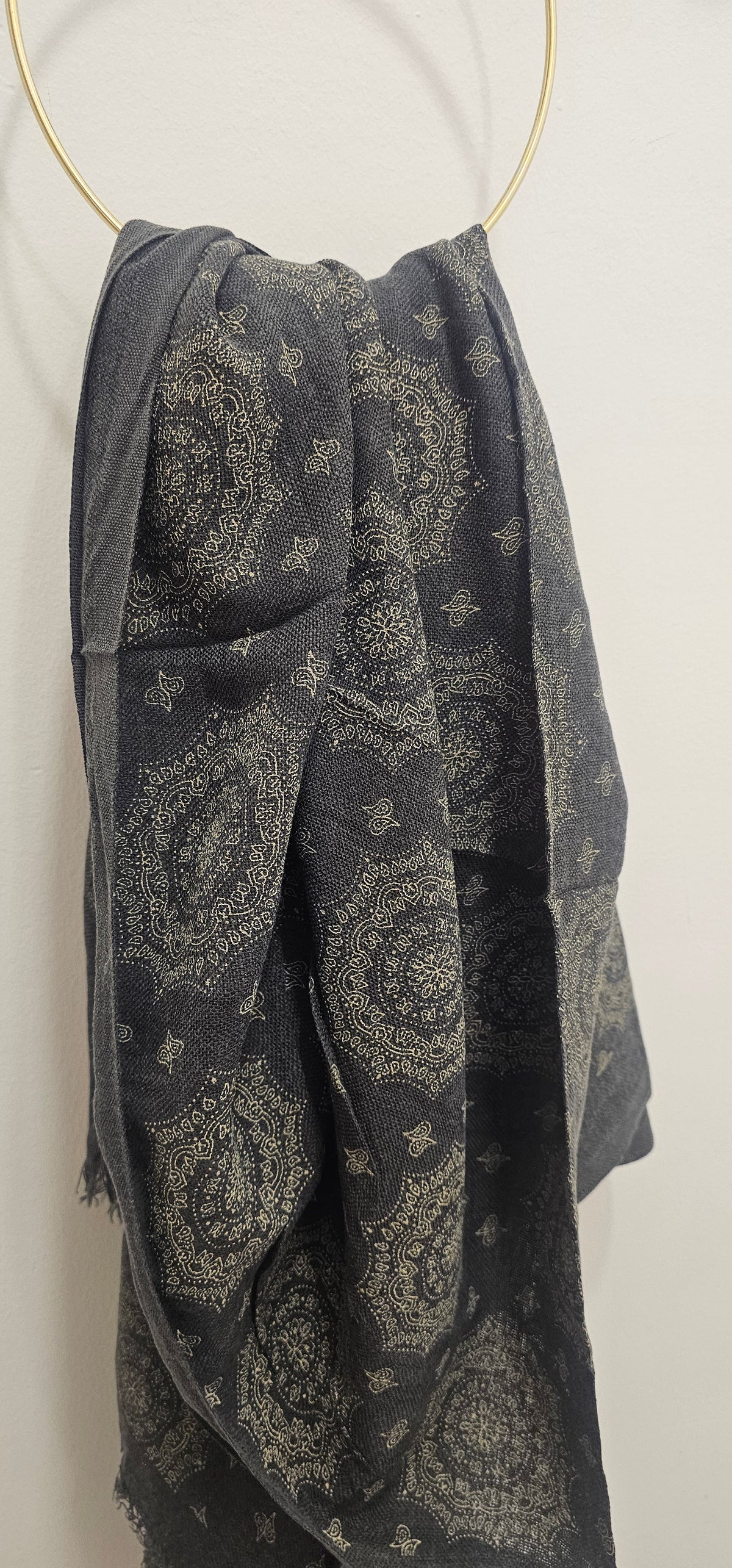 PAÑUELO PASLEY GRIS