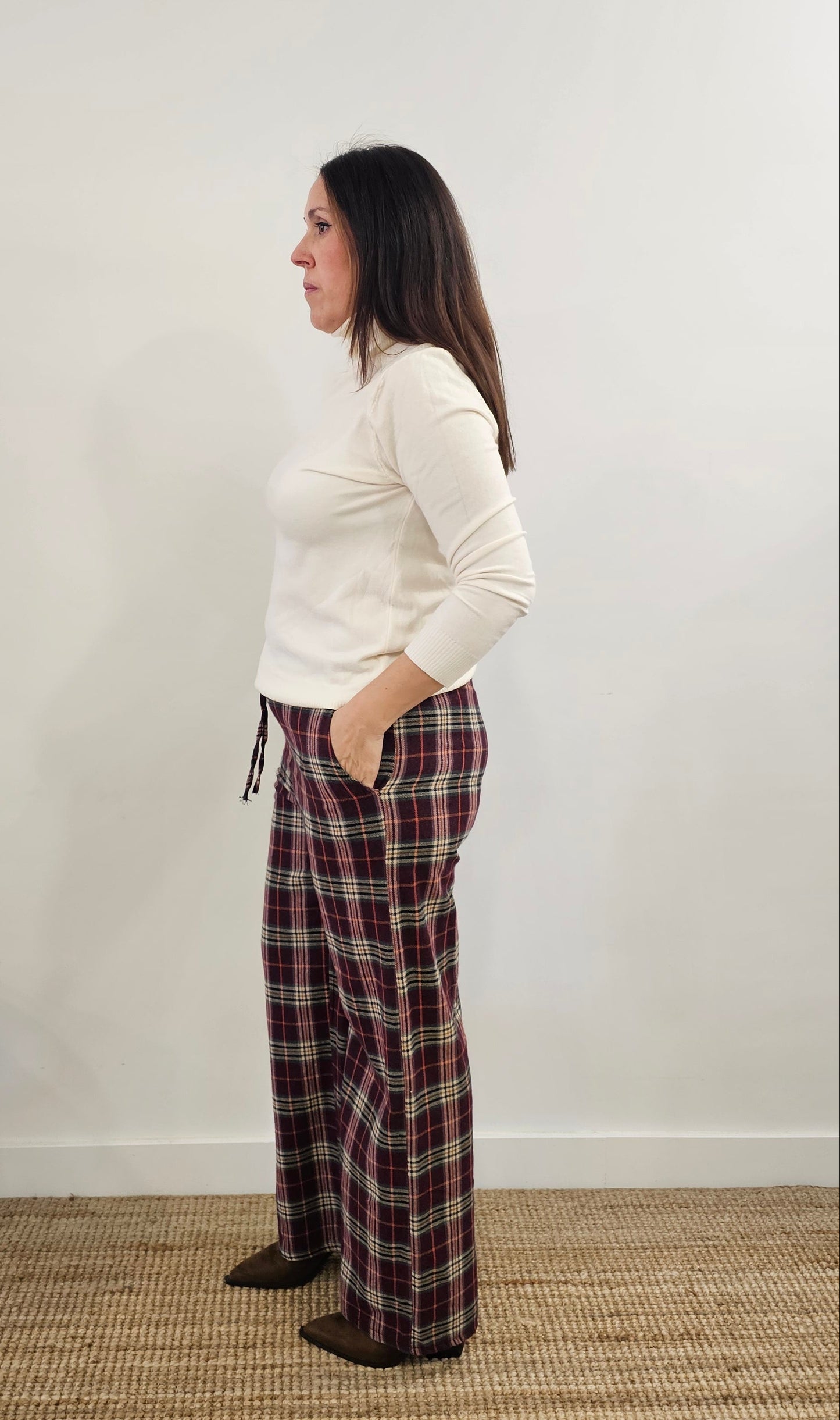 PANTALÓN CUADROS BURDEOS