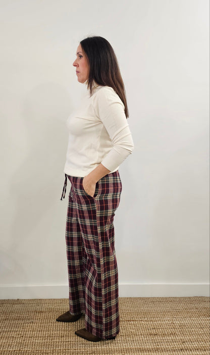 PANTALÓN CUADROS BURDEOS