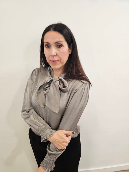 BLUSA SATÉN LAZO