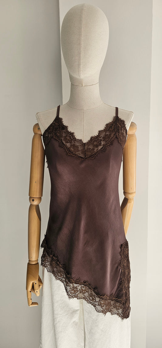 TOP LENCERO ASIMÉTRICO CHOCO