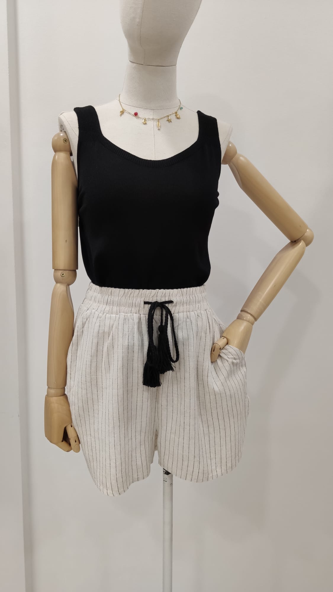 SHORT RAYAS