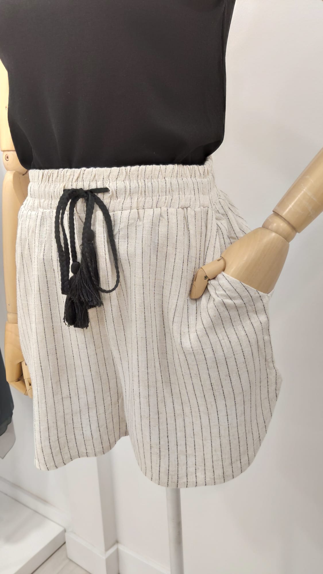 SHORT RAYAS