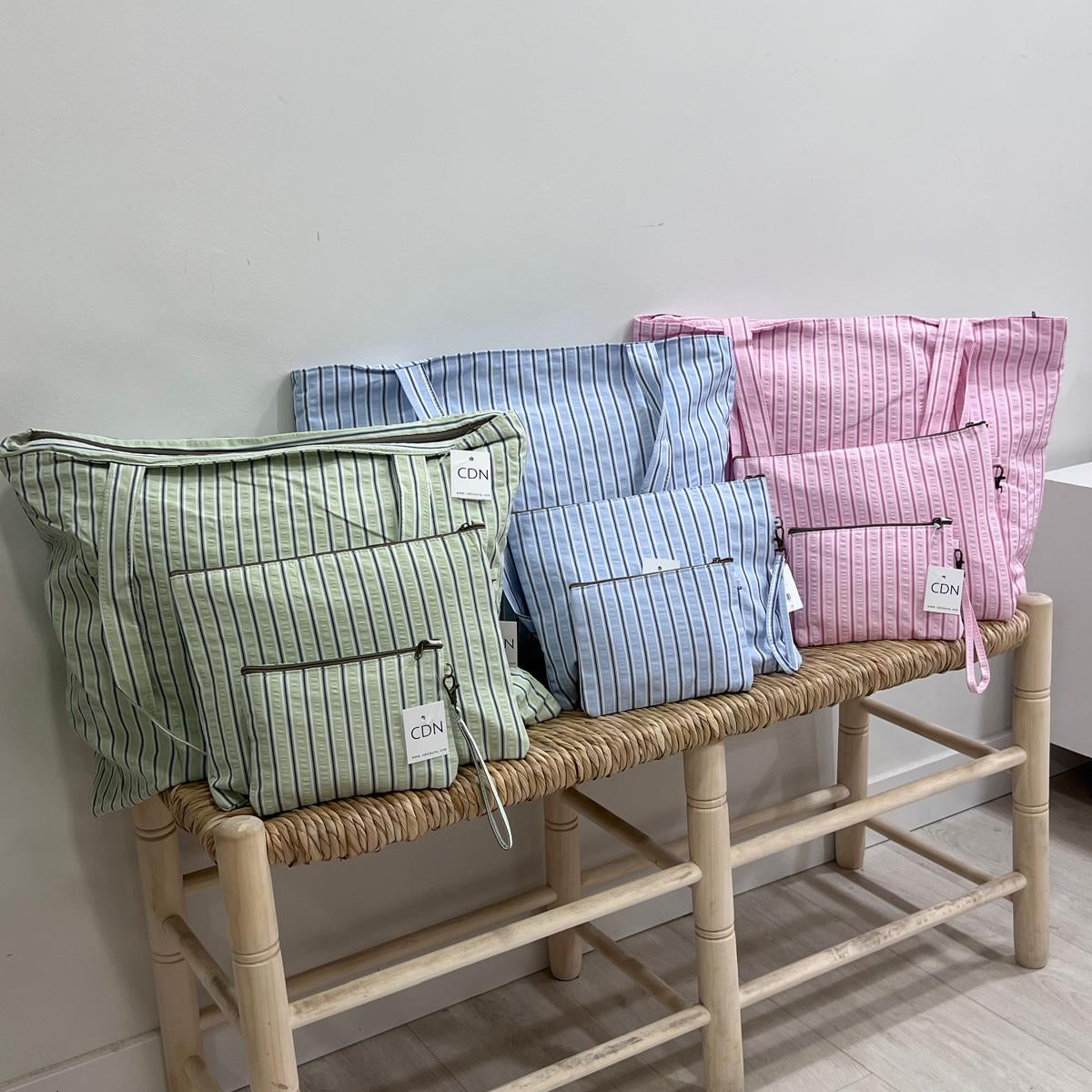 BOLSA Y NECESERES ROSA