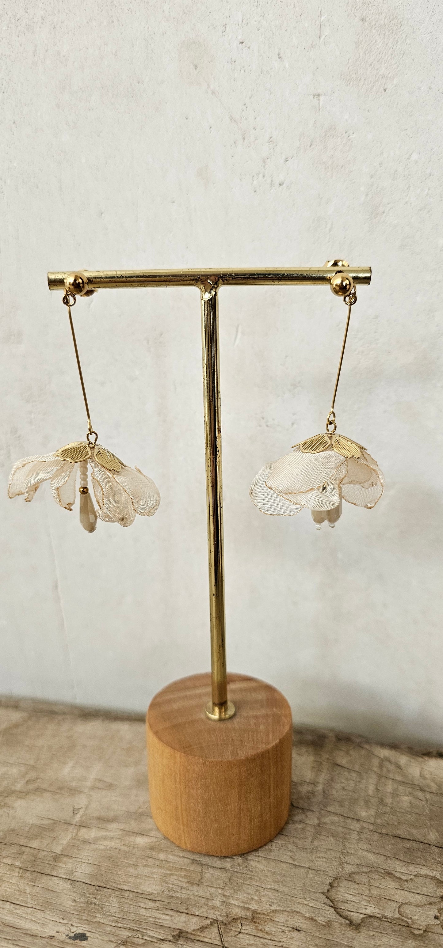 PENDIENTE CAMPANILLA BEIGE